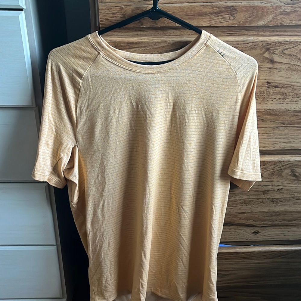 Lululemon tshirt